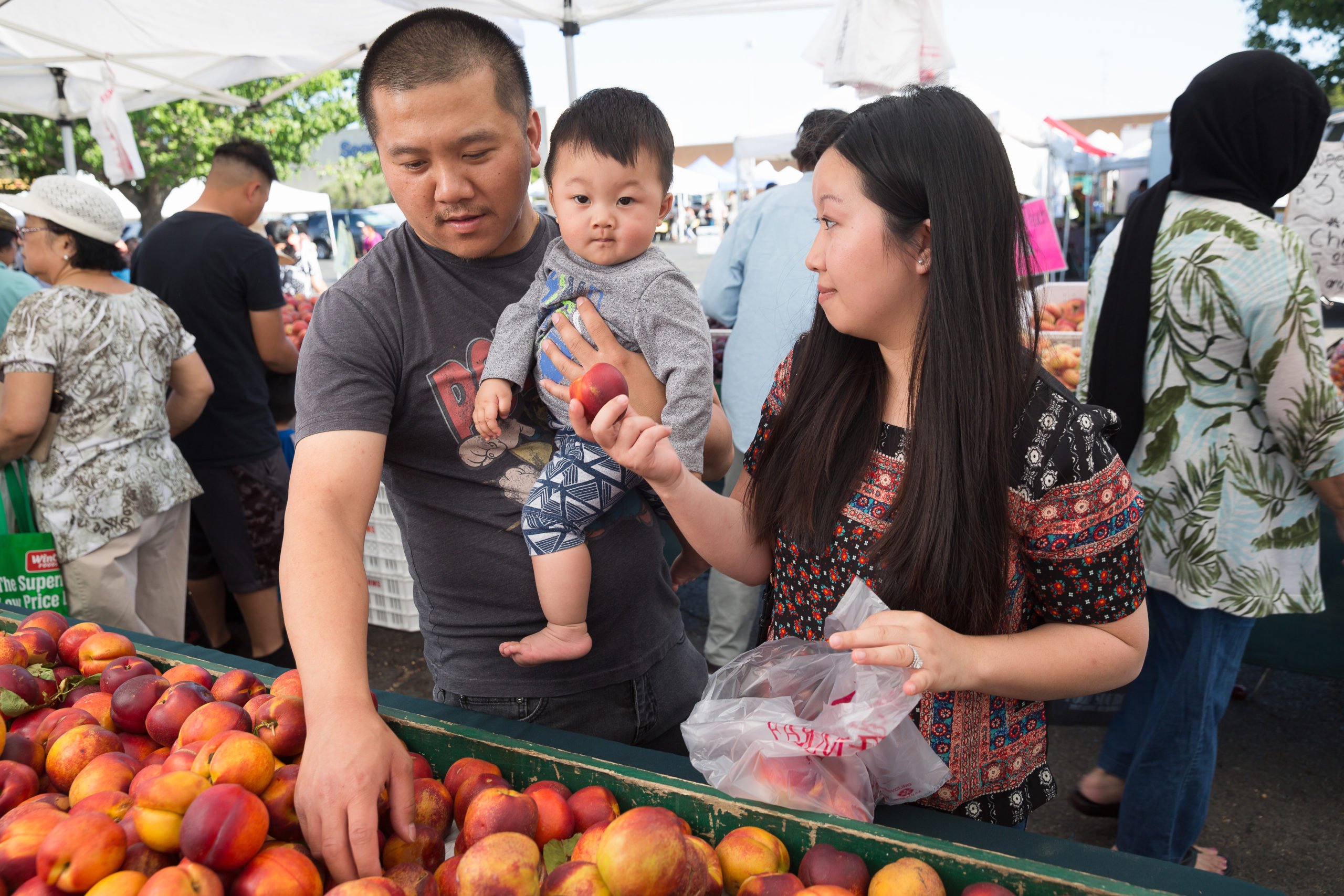 Shop at Select Farmers Markets and Get Extra $$